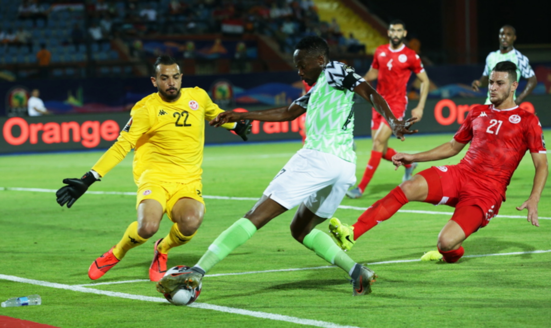 epa07723378 Nigeria's Ahmed Musa (C) in action against Tunisia's goalkeeper Moez Ben Cherifia and Nassim Hnid (R) during the 2019 Africa Cup of Nations (AFCON) third place soccer match between Tunisia and Nigeria in Al-Salam Stadium in Cairo, Egypt, 17 July 2019.  EPA