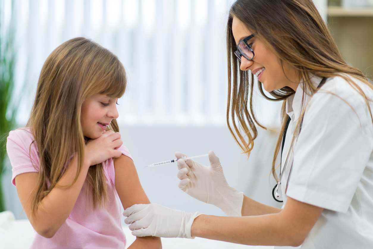 Από 9 χρόνων πρέπει να γίνεται αυτό το εμβόλιο λέει η Αμερικανική Ένωση για τον Καρκίνο