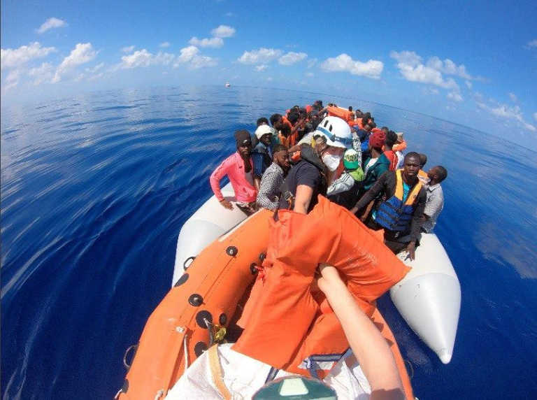 Ιταλία: Ακόμη 450 μετανάστες έφτασαν στη Λαμπεντούζα