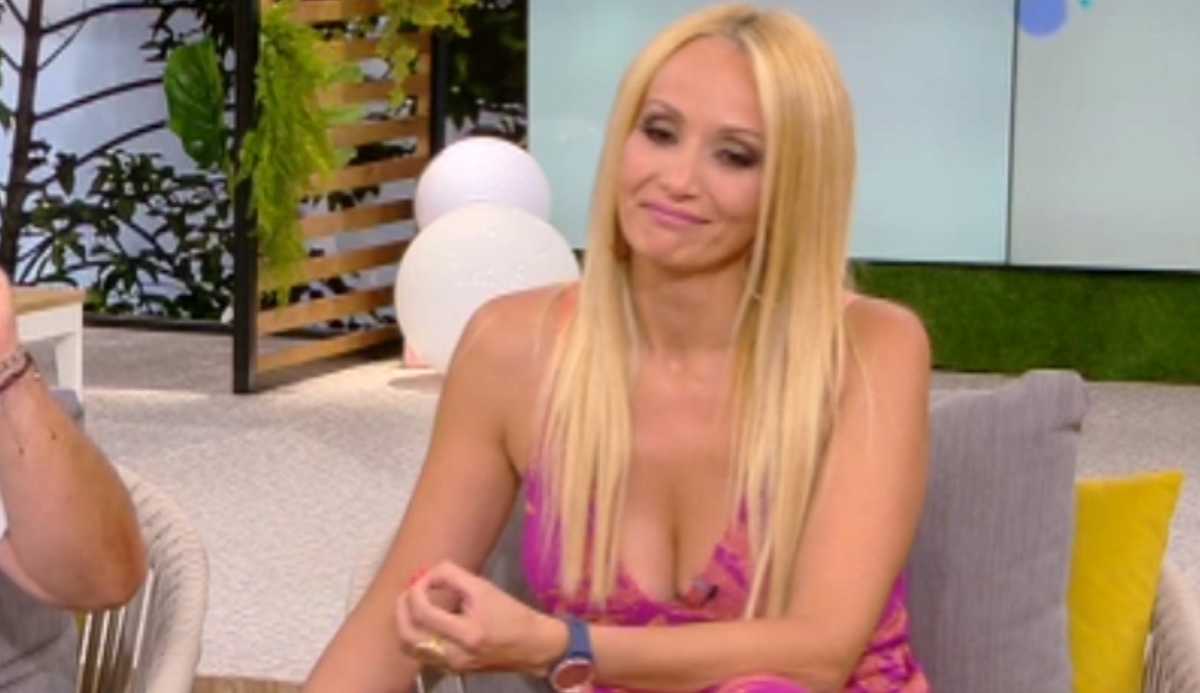 Συγκινημένη η Ναταλί Κάκκαβα ζήτησε συγγνώμη στον αέρα της εκπομπής! «Δεν είμαι πολύ στα καλά μου»