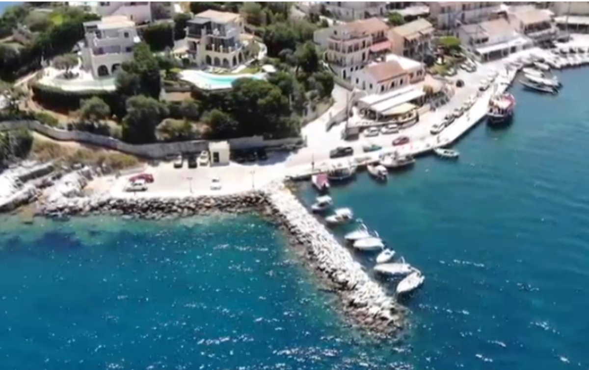 Κασσιόπη: Το παραδοσιακό ψαροχώρι που σου κλέβει την καρδιά