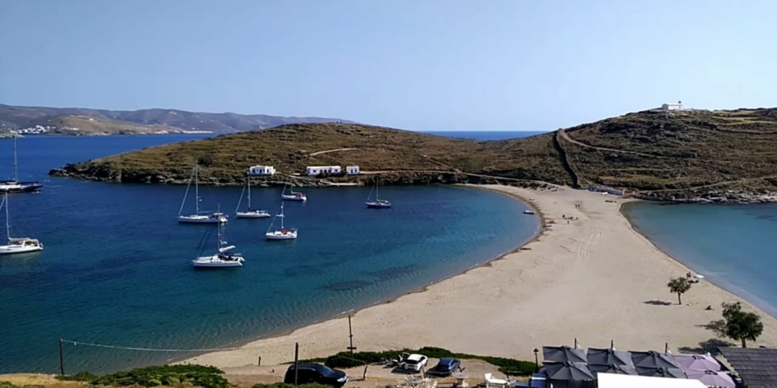 Το νησί με τις 92 παραλίες δίπλα στην Αθήνα