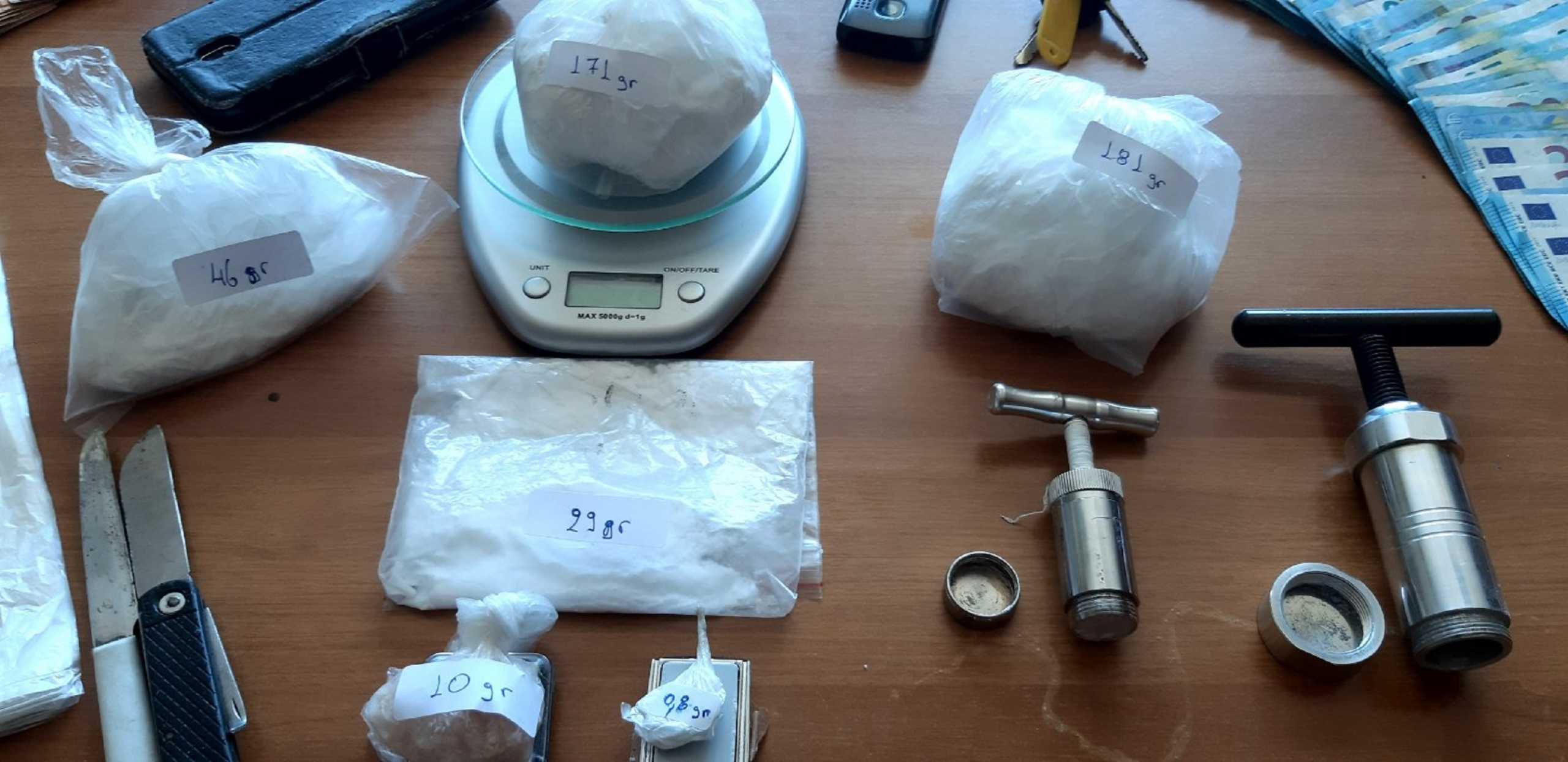 Ηράκλειο: 66χρονος έκρυβε σπίτι του εκατοντάδες γραμμάρια κοκαΐνης και πάνω από 12.000 ευρώ
