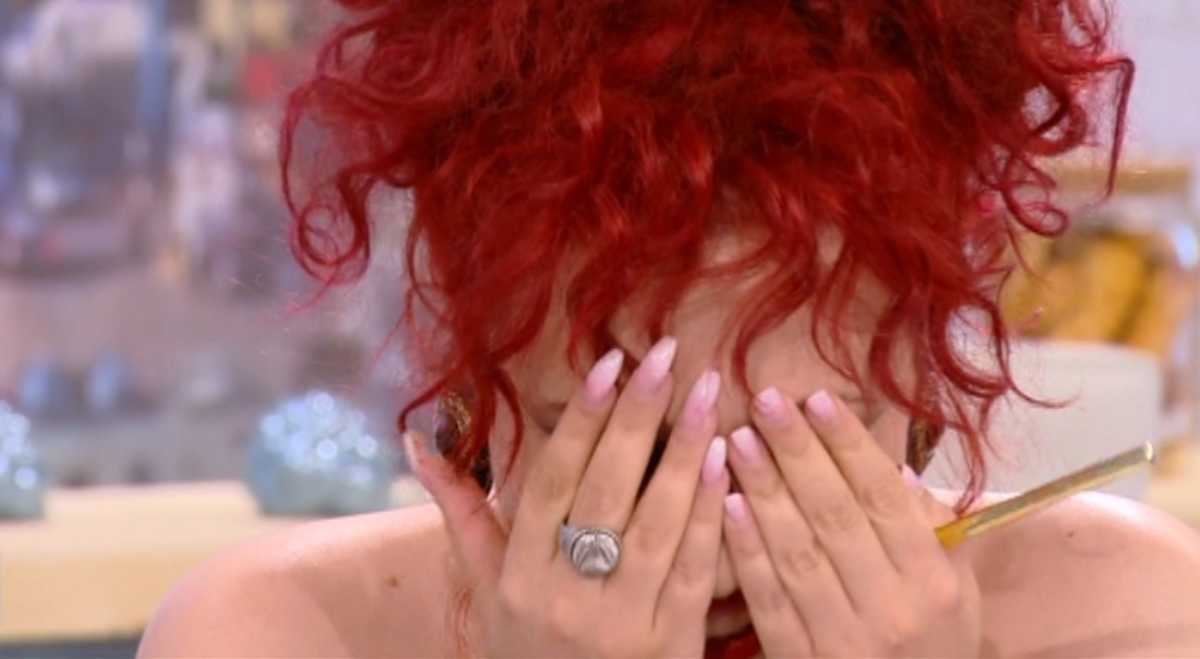 “Λύγισε” η Σοφία Κουρτίδου! Ξέσπασε σε κλάματα στον αέρα της εκπομπής…