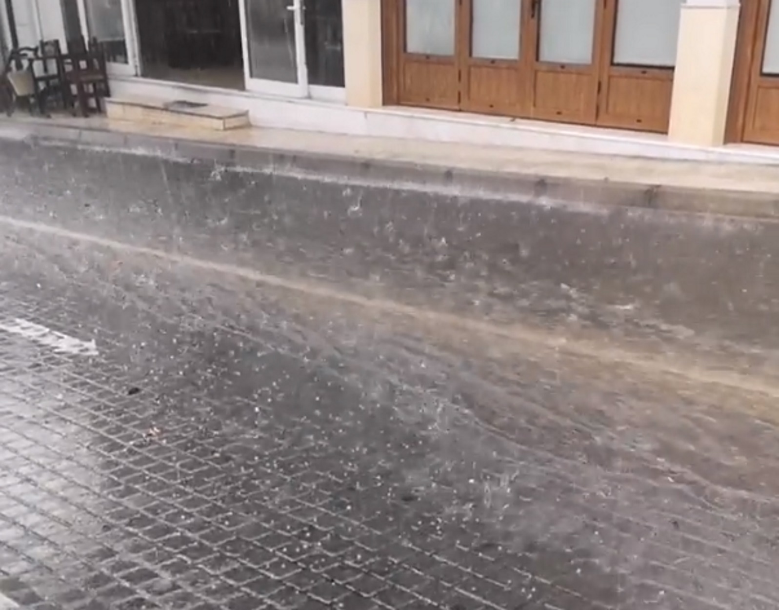Η “Θάλεια” χτυπά αλύπητα! Καταιγίδα και χαλάζι στην Κοζάνη (pics, video)