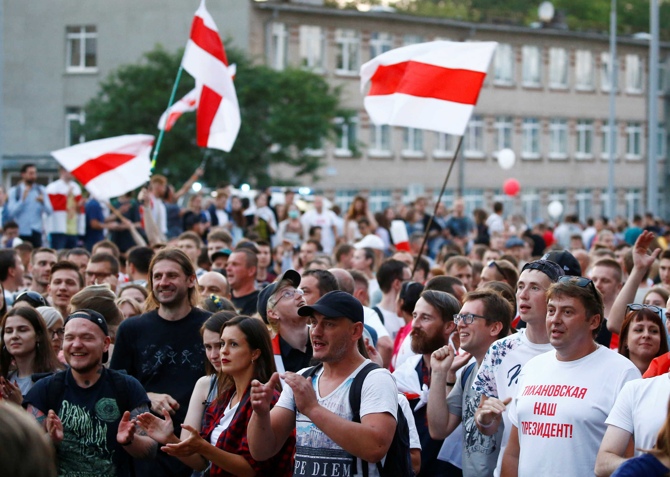 Λευκορωσία: Διαδήλωση στην… αντιδιαδήλωση! Έτοιμος να στείλει στρατό ο Πούτιν