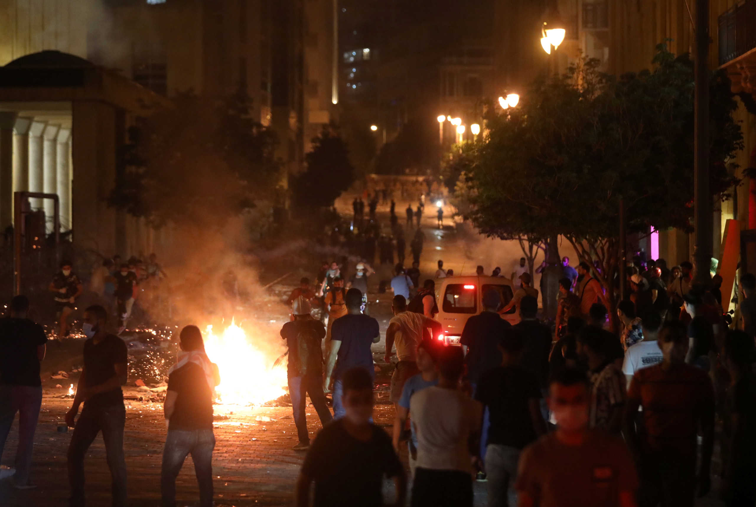 Λίβανος: Μετά τις εκρήξεις… “χτύπημα” σε αντικυβερνητική διαδήλωση! Τους “έπνιξαν” στα δακρυγόνα (pics)