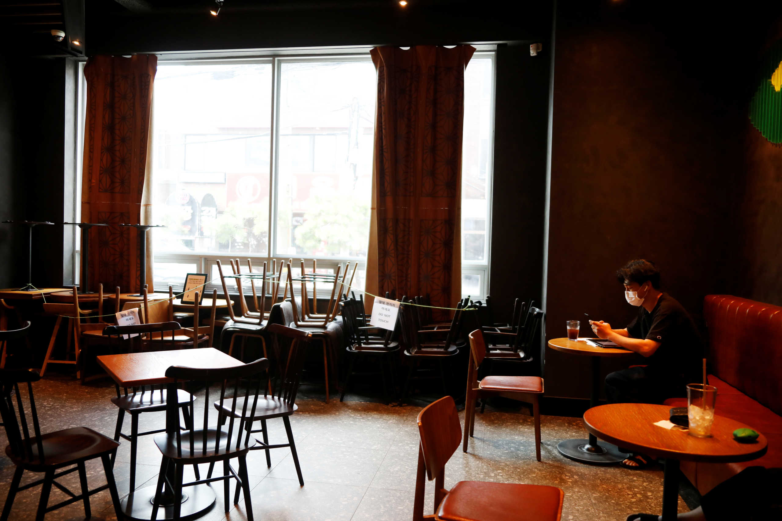 A man wearing a mask rests at a cafe amid the coronavirus disease (COVID-19) pandemic in Seoul, South Korea, August 25, 2020.   REUTERS