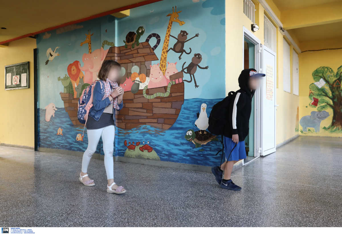 Κλειστά σχολεία στην Αττική: Δραματική αύξηση της διασποράς σε παιδιά και έφηβους (video)