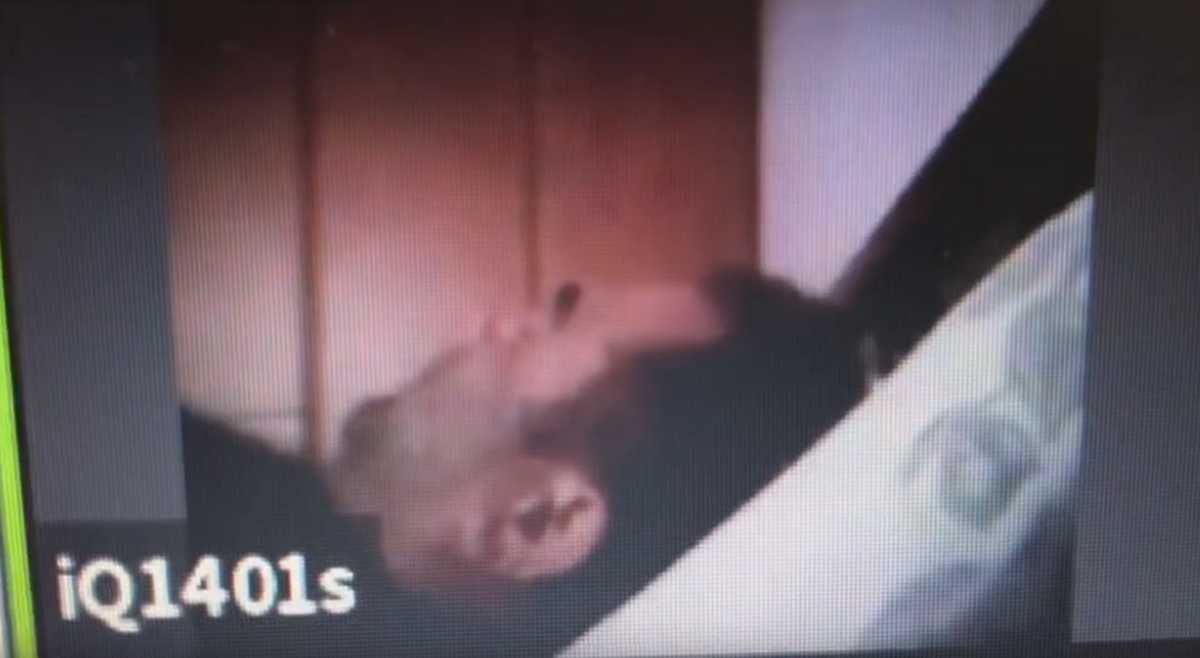 Καλαμάτα: Κοιμήθηκε στην τηλεδιάσκεψη του δημοτικού συμβουλίου και άρχισε να ροχαλίζει για μισή ώρα (Βίντεο)