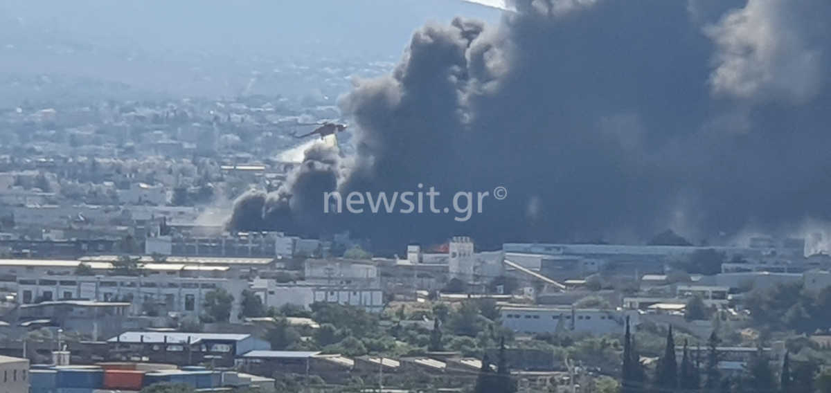 “Κόλαση” στη Μεταμόρφωση! Μάχη της πυροσβεστικής με τη φωτιά – Οι καπνοί φαίνονται μέχρι την Αίγινα (pics, video)