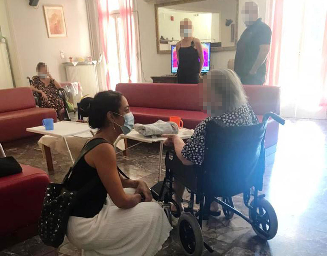 Η Μιχαηλίδου στο Γηροκομείο Αθηνών: Καθημερινοί κι εντατικοί οι έλεγχοι