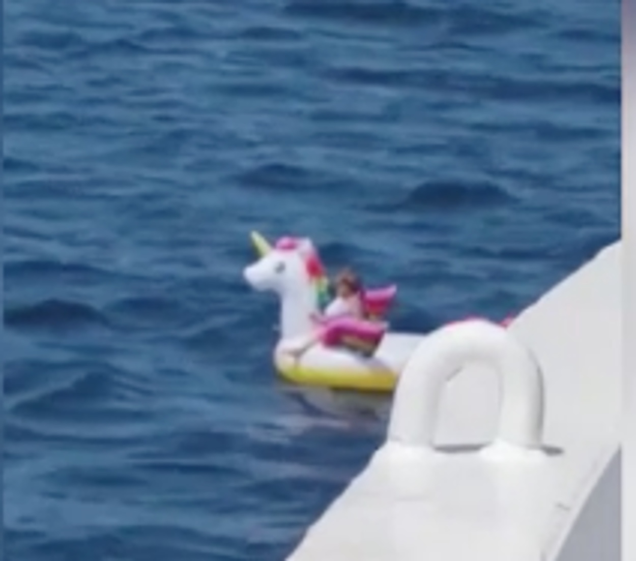 Live News: Συγκίνησε ο καπετάνιος που έσωσε την 4χρονη – «Ήταν γατζωμένη στο φουσκωτό και είχε μαρμαρώσει»