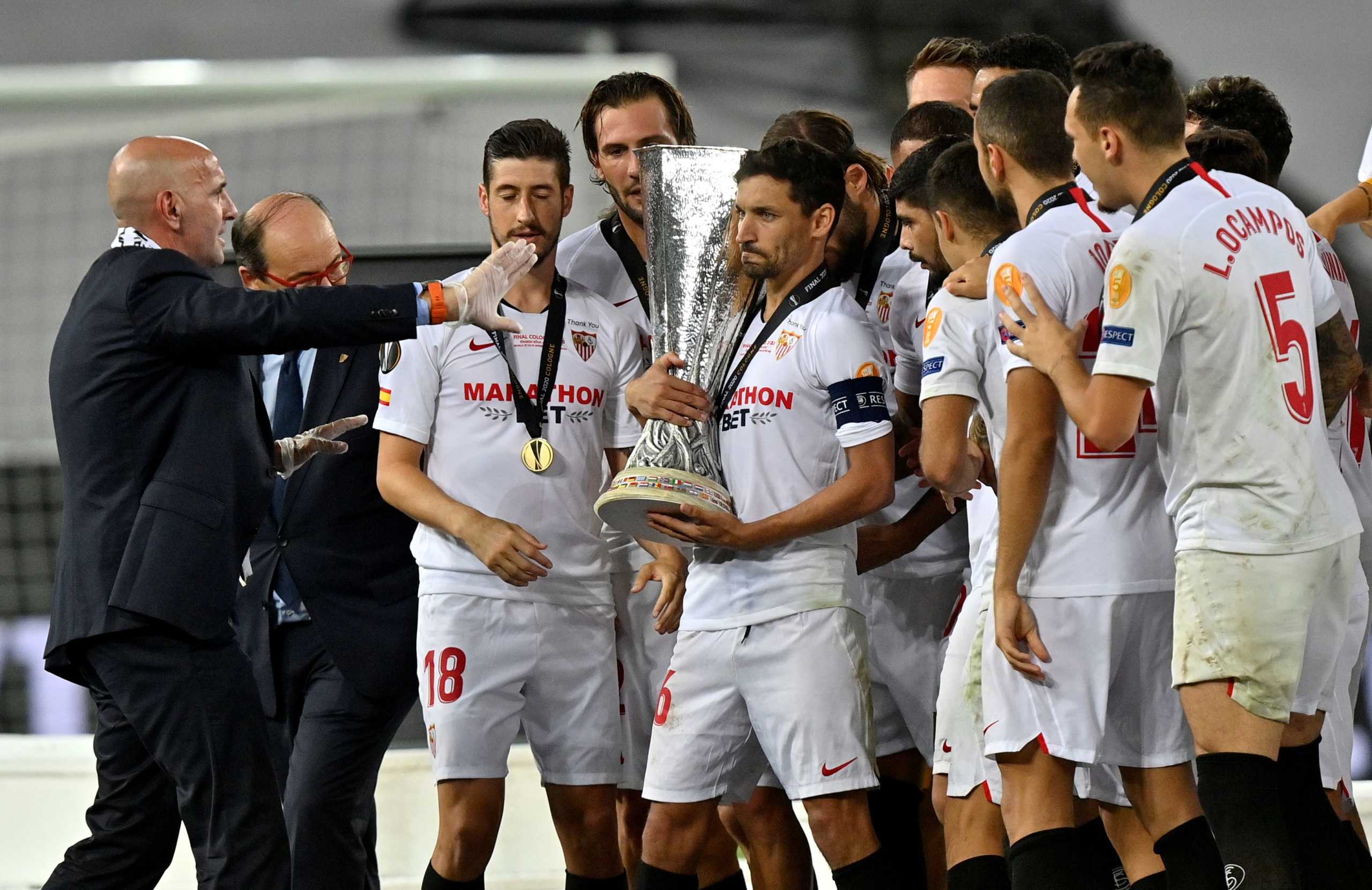 Soccer Football - Europa League - Final - Sevilla v Inter Milan - RheinEnergieStadion, Cologne, Germany - August 21, 2020   Sevilla's Jesus Navas celebrates winning the Europa League Final with the trophy and teammates, as play resumes behind closed doors following the outbreak of the coronavirus disease (COVID-19)   Martin Meissner