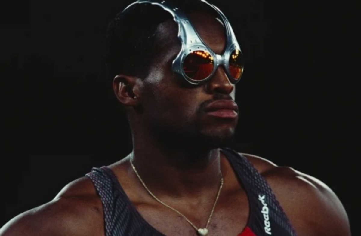 Η Oakley επανακυκλοφόρησε τα πιο εξωφρενικά γυαλιά ηλίου που έχετε δει!