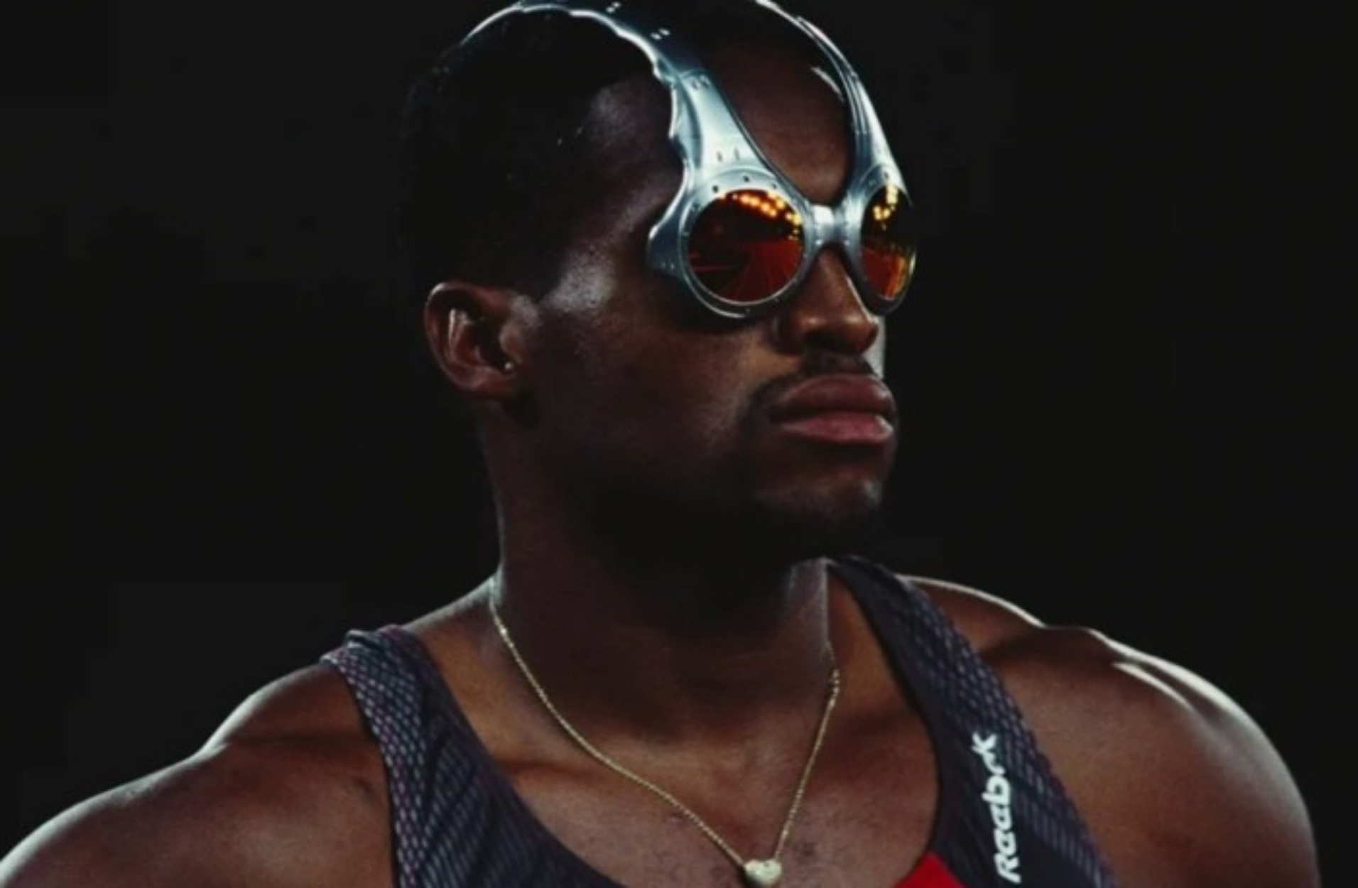 Η Oakley επανακυκλοφόρησε τα πιο εξωφρενικά γυαλιά ηλίου που έχετε δει!