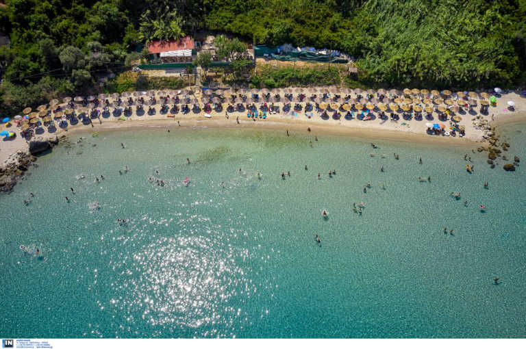 Χαλκιδική: Προβληματίζει η αθέατη όψη της εκπληκτικής παραλίας! Εικόνες ντροπής κοντά στη θάλασσα (Φωτό)