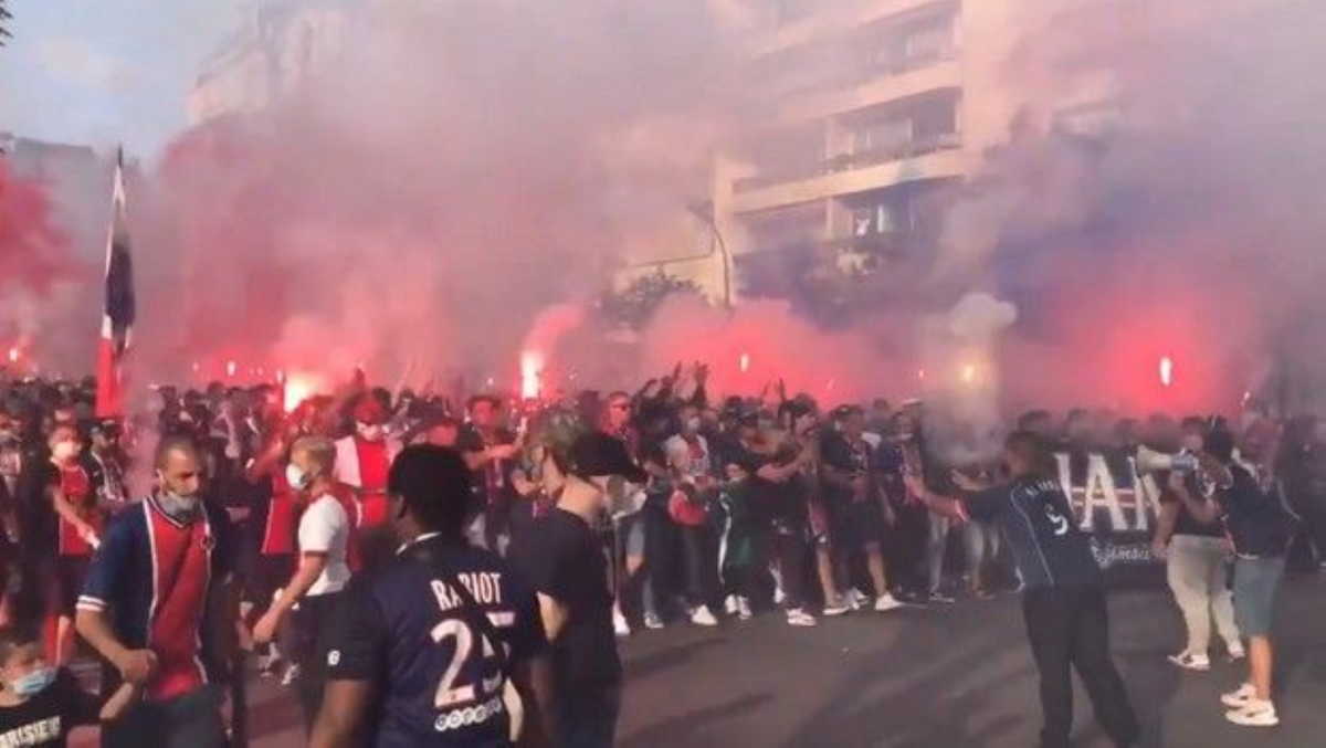 Παρί – Μπάγερν: Ποιος κορονοϊός; Χαμός στο Παρίσι πριν τον τελικό του Champions League (vid)