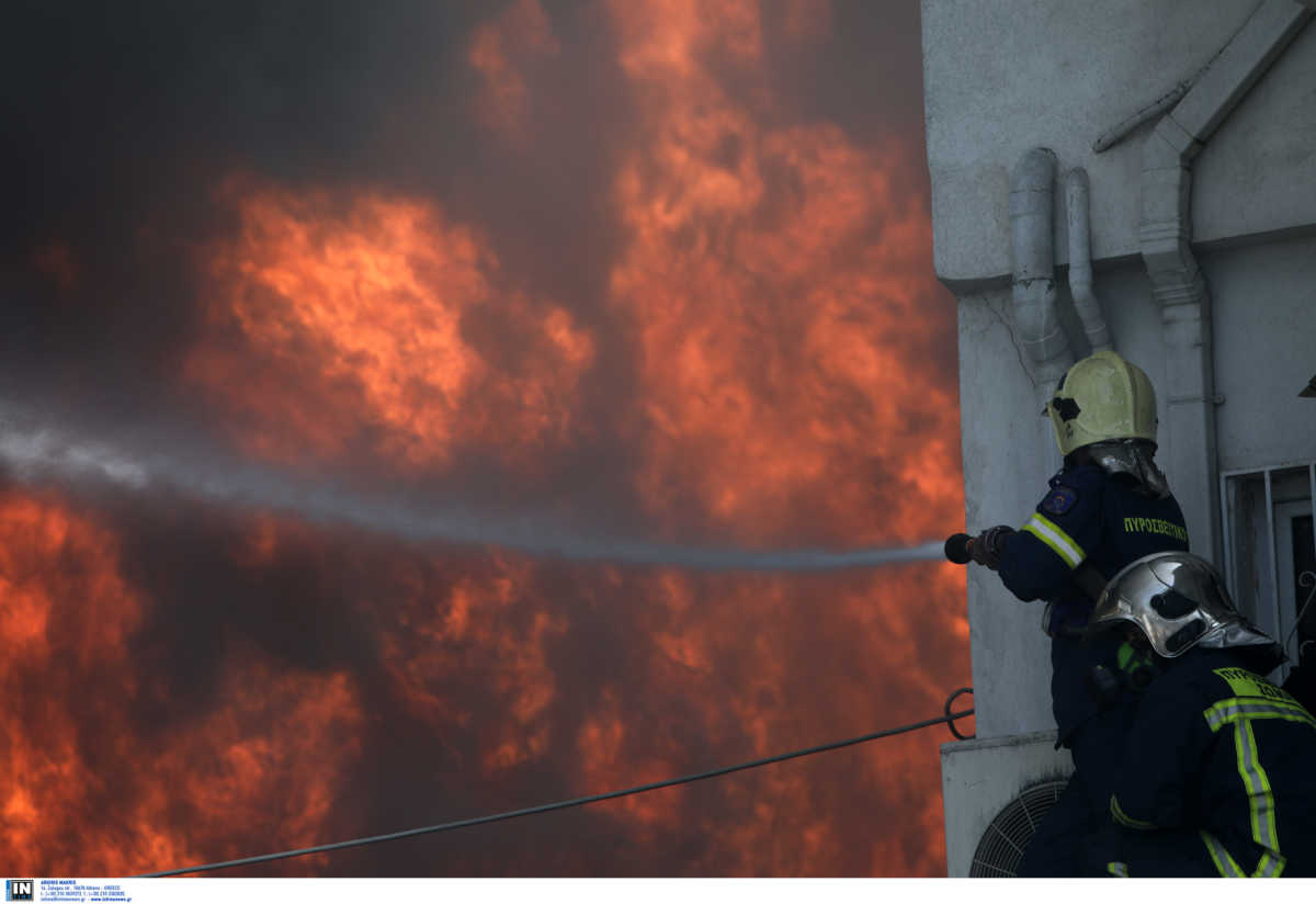 Θεσσαλονίκη: Φωτιά σε εγκαταλελειμμένο κτίριο