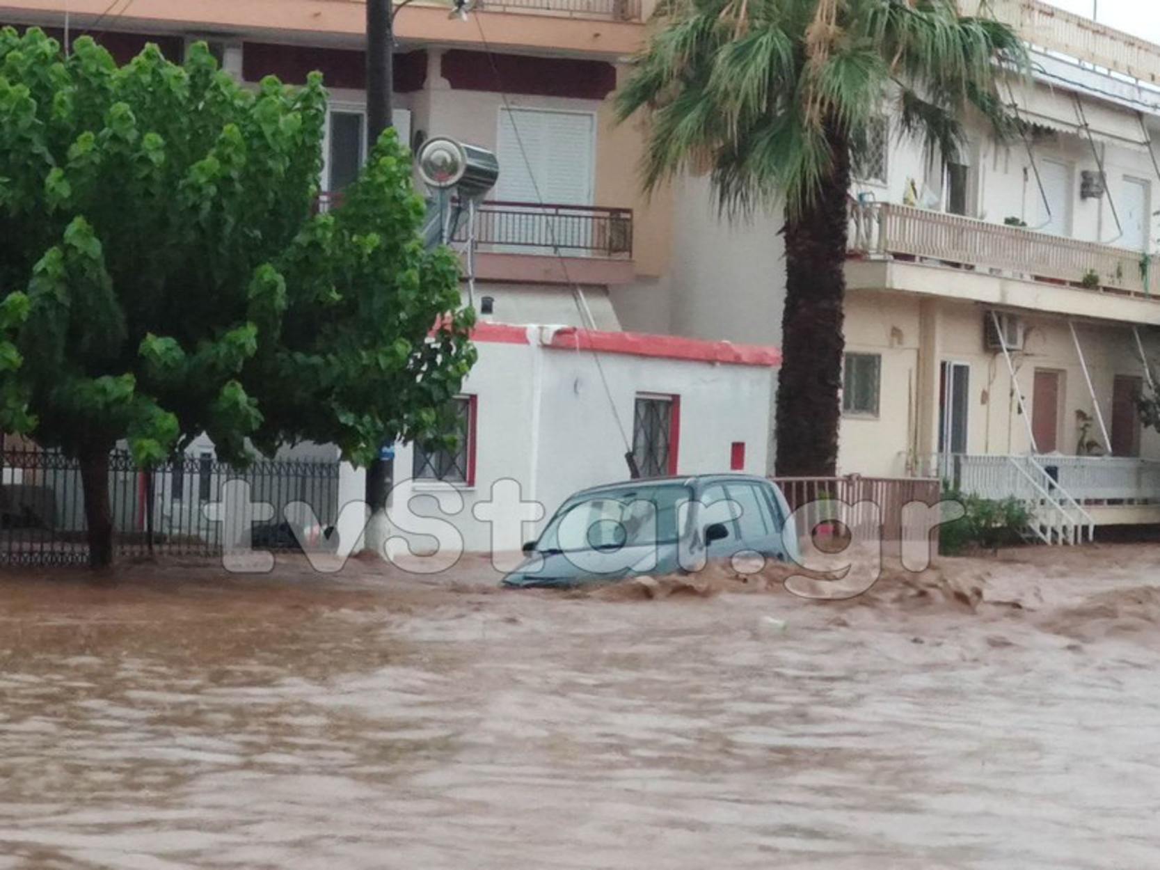 Εύβοια: Δύο νεκροί από τις πλημμύρες – Το νερό τους “έπιασε” στον ύπνο τους! (video)