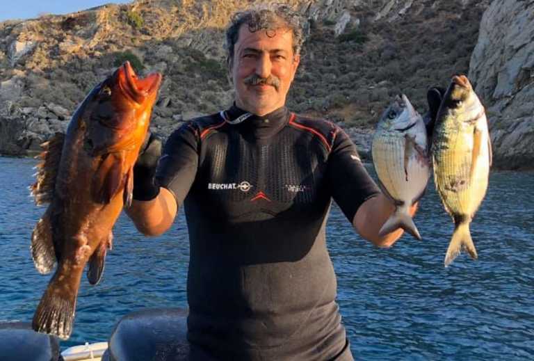 Κρήτη: Τα ψάρια που έπιασε και έφαγε ο Παύλος Πολάκης! Οι φωτογραφίες και το σχόλιο