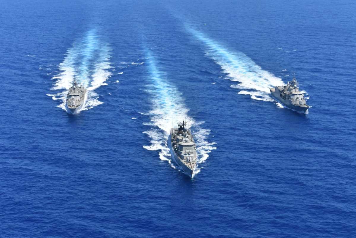 Υποβρύχια, φρεγάτες και αεροσκάφη! Πολεμικό “θέατρο” η Αν. Μεσόγειος με διεξαγωγή αεροναυτικών ασκήσεων (pics, vid)