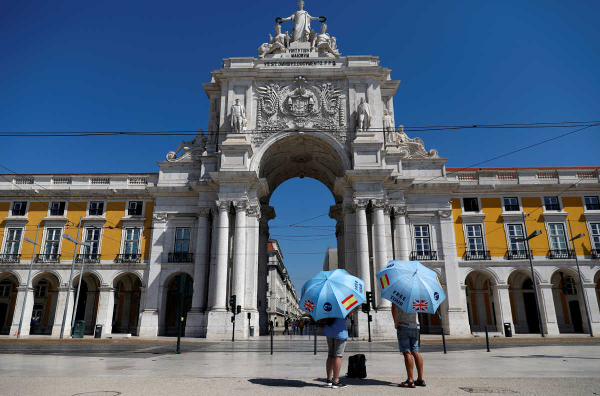 Βουτιά της τουριστικής κίνησης στην Πορτογαλία
