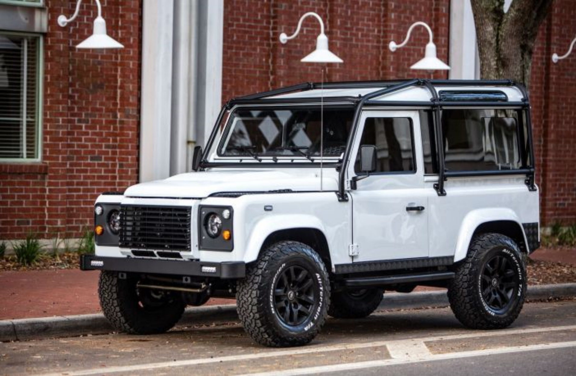 Ένα από τα πιο όμορφα Land Rover Defender 90 που έχουμε δει!