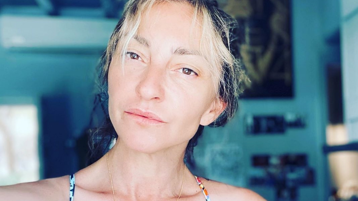 Ρούλα Ρέβη: Μετά το χειρουργείο απολαμβάνει τις διακοπές στην Τήνο!