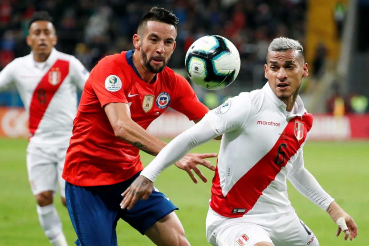 epa07693468 Chile's Mauricio Isla (L) vies for the ball against Peru's Miguel Trauco (R) during the Copa America 2019 semi-finals soccer match between Chile and Peru at Arena do Gremio Stadium in Porto Alegre, Brazil, 03 July 2019.  EPA