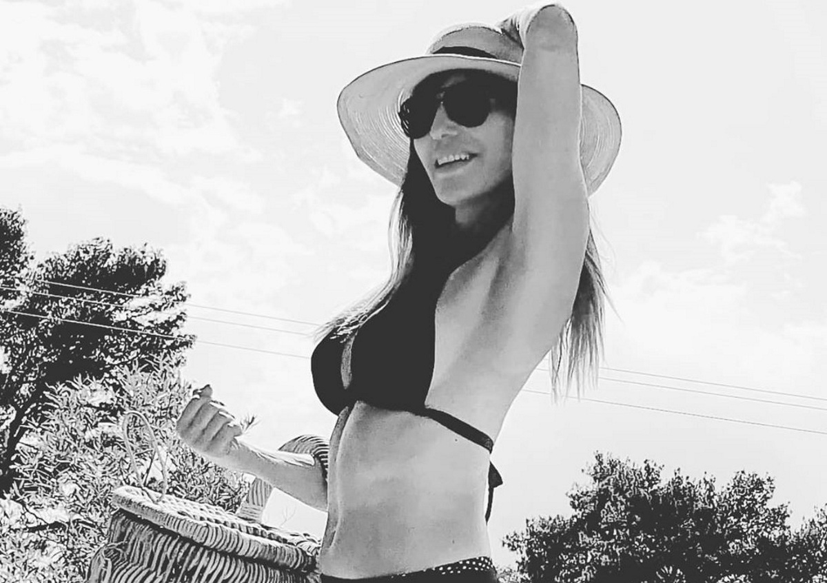 Bίκυ Χατζηβασιλείου: Με μαγιό στη Μύκονο χωρίς ρετούς! Βάζει κάτω 20αρες