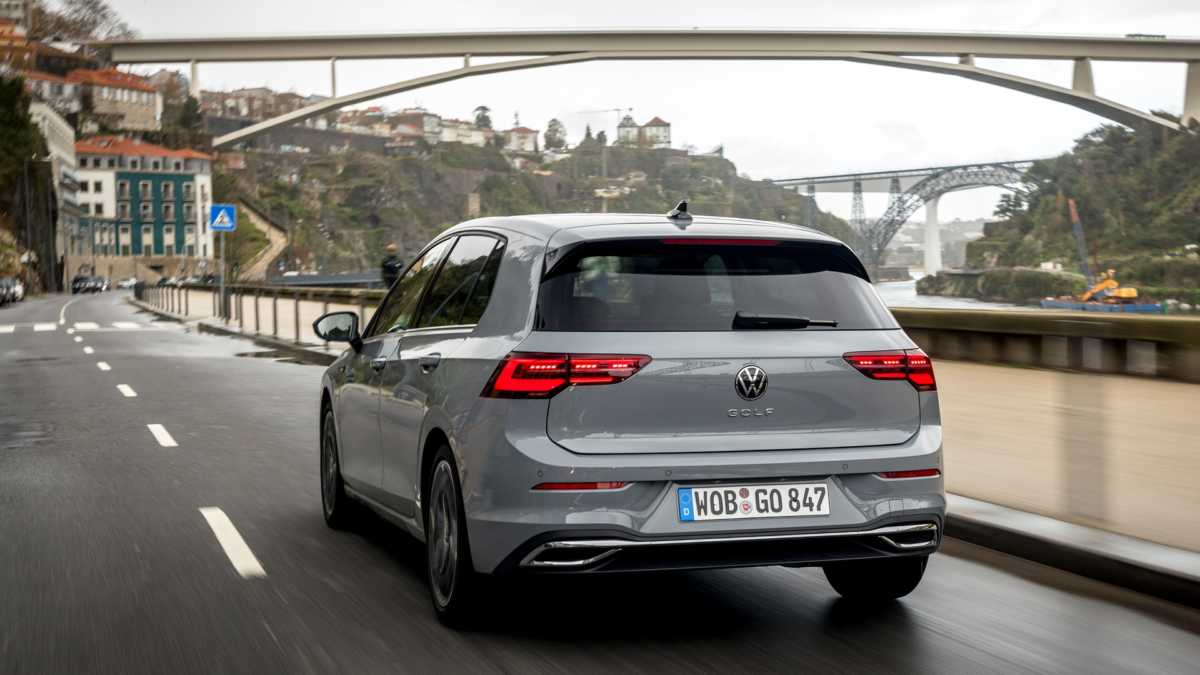 VW GOLF 8
Mondsteingrau