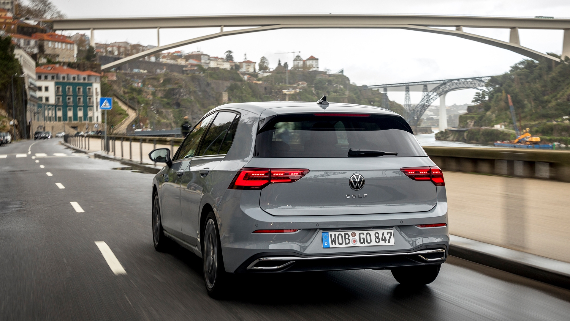 VW GOLF 8
Mondsteingrau