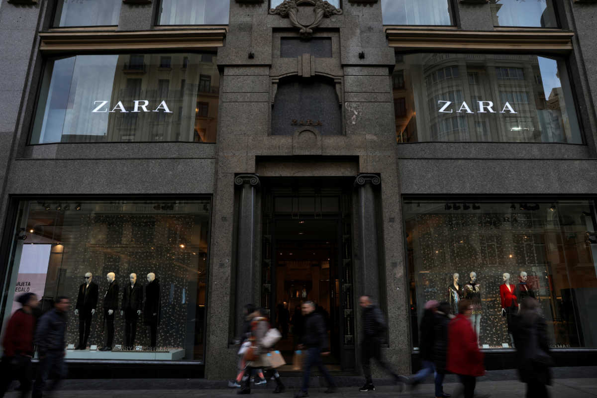 FILE PHOTO: People walk past a Zara store, an Inditex brand, in central Madrid, Spain, December 13, 2017. REUTERS
