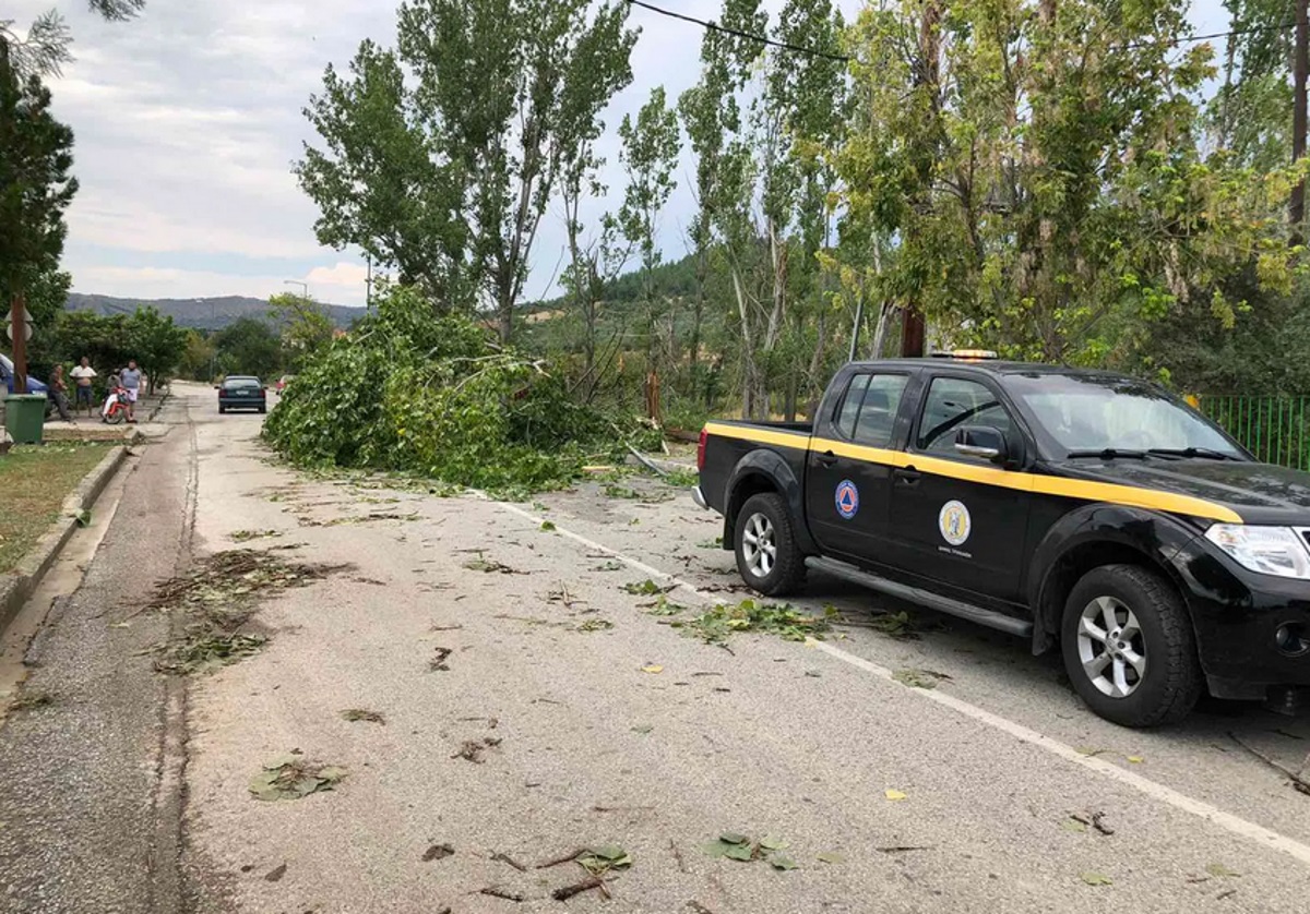 Τρίκαλα: Χαλασμός στο Ρίζωμα! Ξηλώθηκαν στέγες από την κακοκαιρία