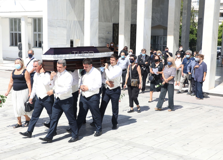 Το τελευταίο αντίο στον Γιώργο Βούρο – Συντετριμμένη η αδερφή του