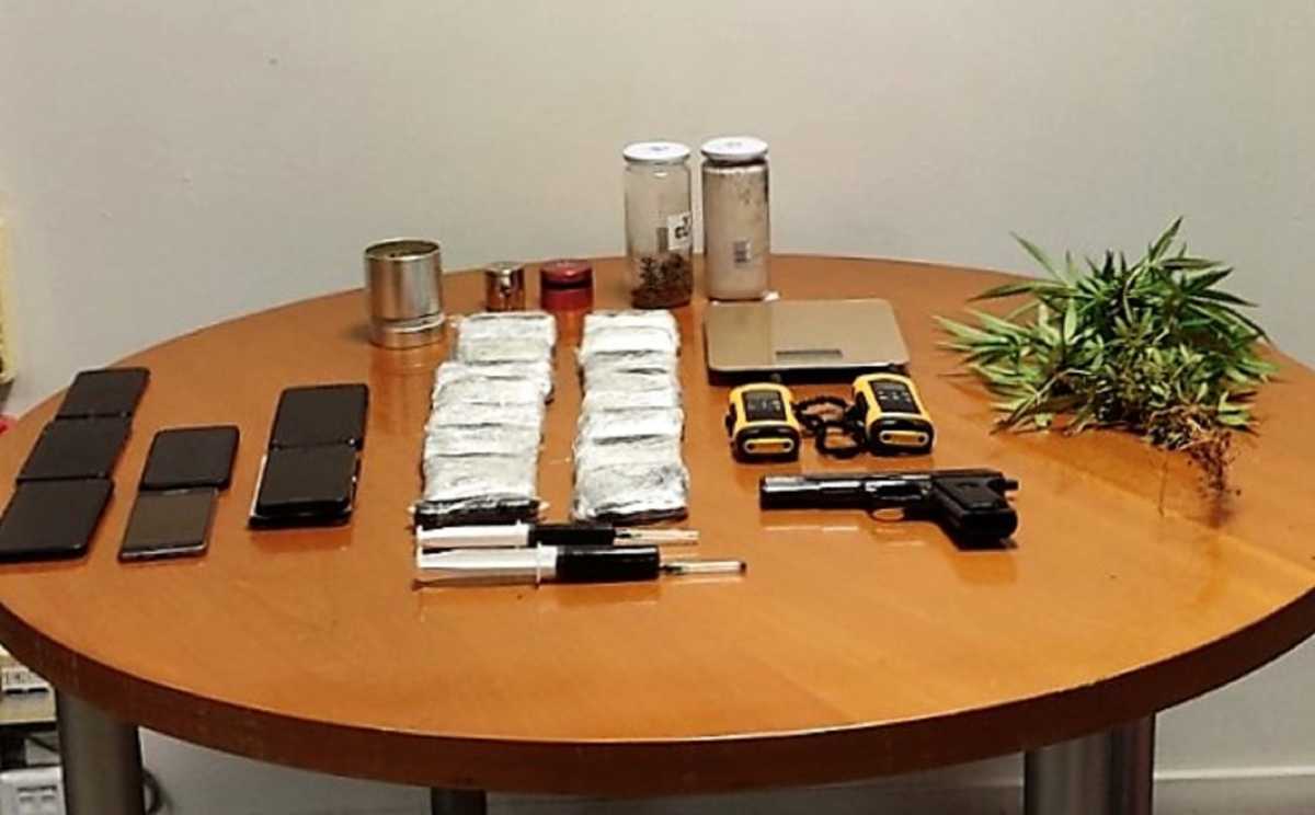 Τρεις συλλήψεις για ναρκωτικά στη Βάρη