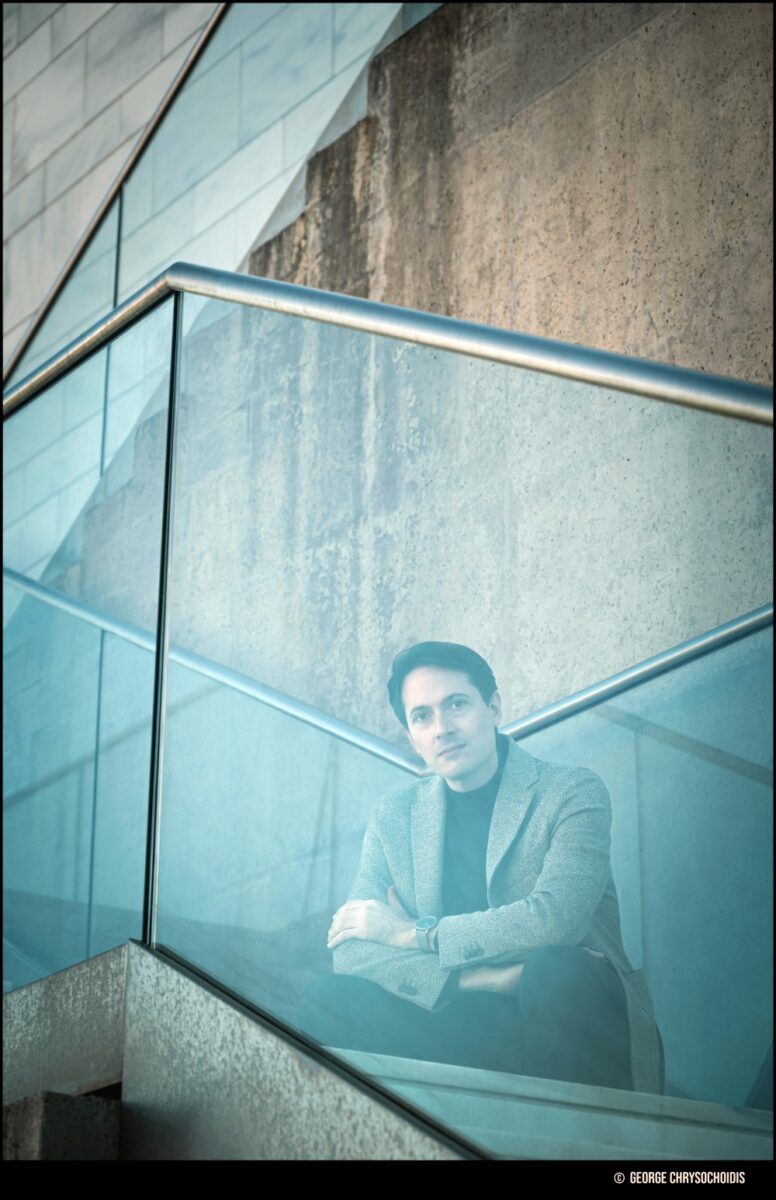 okt leo mcfall c giorgos chrysohoidis