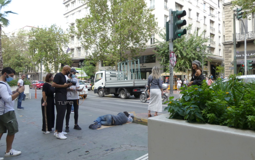 Νέες φωτογραφίες από το σημείο όπου ο Δημήτρης Σκουλός φωτογράφισε μοντέλο και δίπλα κοιμόταν άστεγος