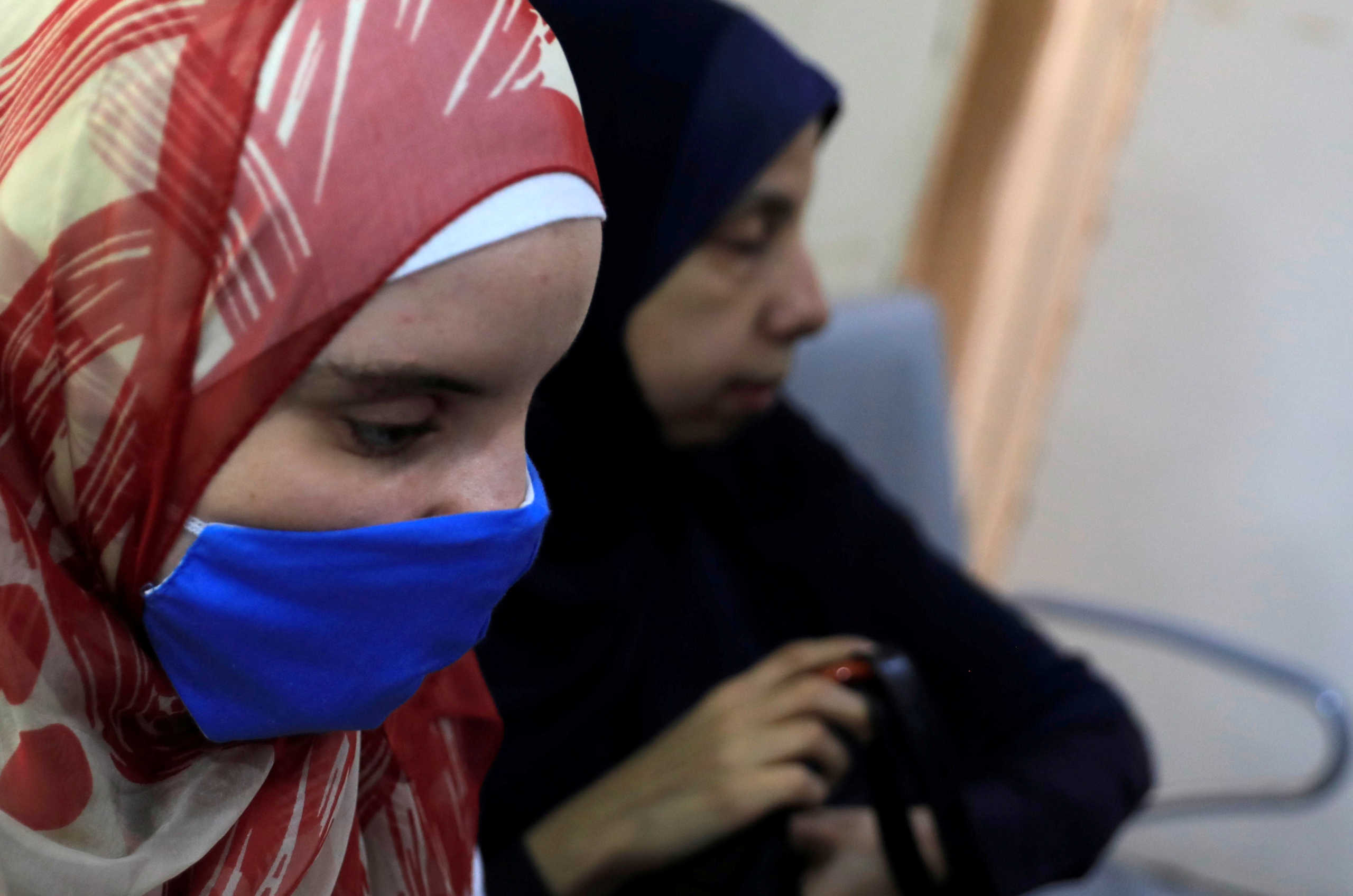 An Egyptian woman wearing a protective face mask wait to ride her bus in a station, amid the coronavirus disease (COVID-19) pandemic in Cairo, Egypt September 15, 2020. REUTERS