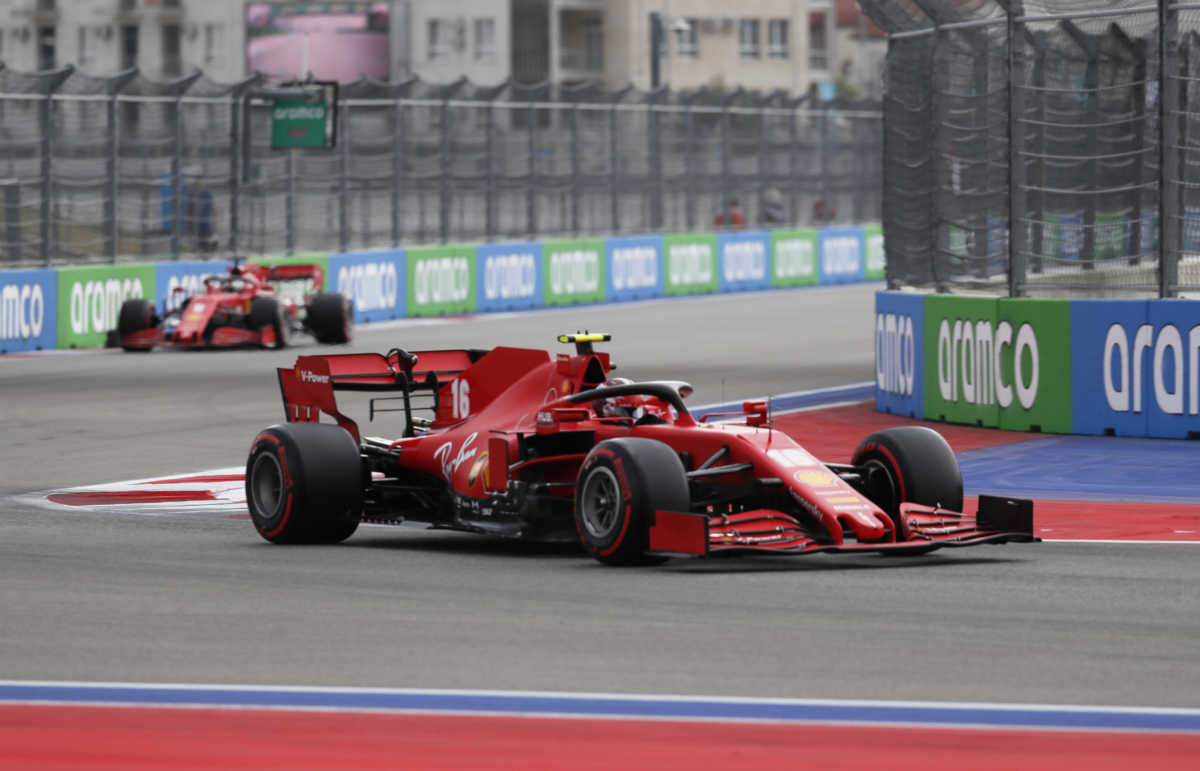 Formula 1: Τραγέλαφος ξανά η Ferrari! O Φέτελ διέλυσε το μονοθέσιό του και παραλίγο να τρακάρει με τον Λεκλέρκ (video)