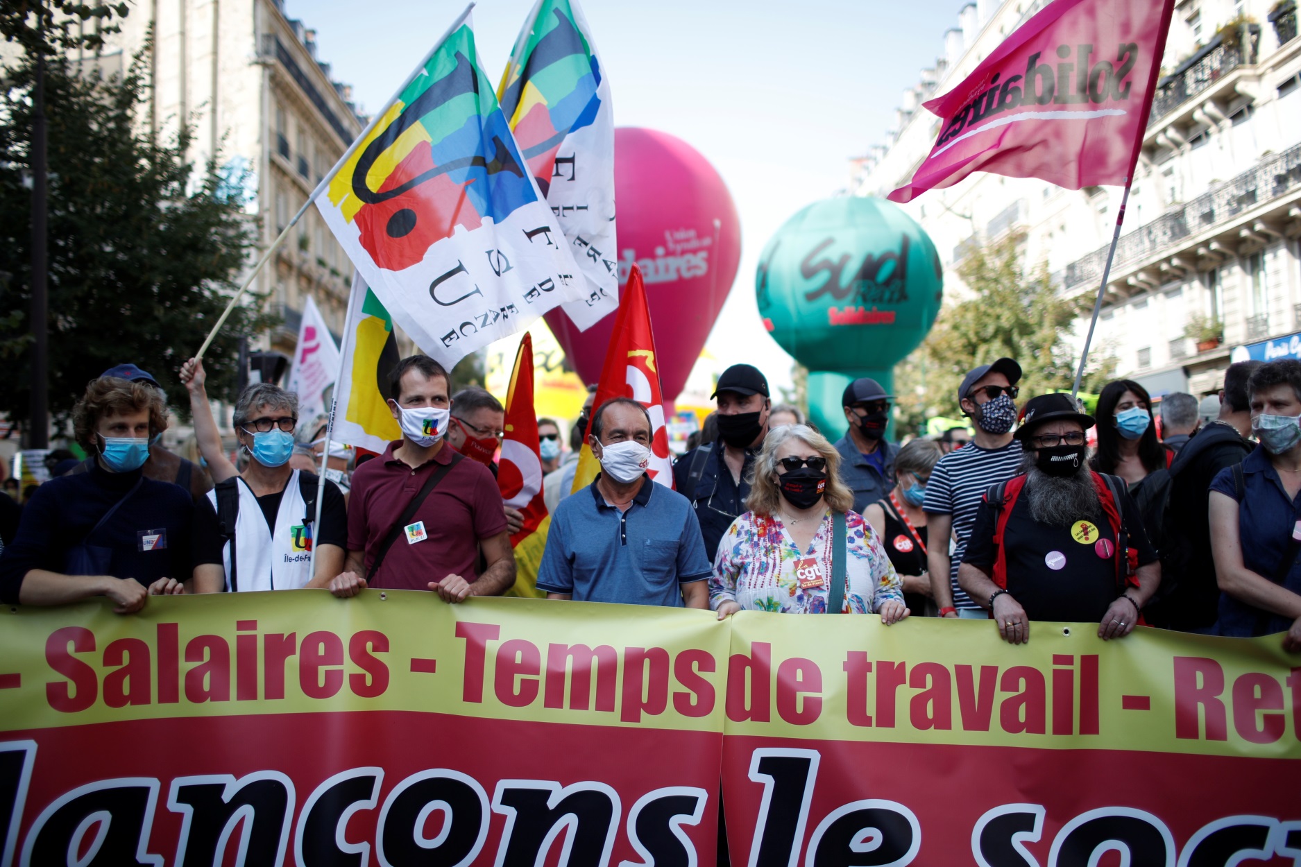 Παρίσι – Μασσαλία: Χιλιάδες διαδηλωτές με μάσκες κορονοϊού (pics, video)