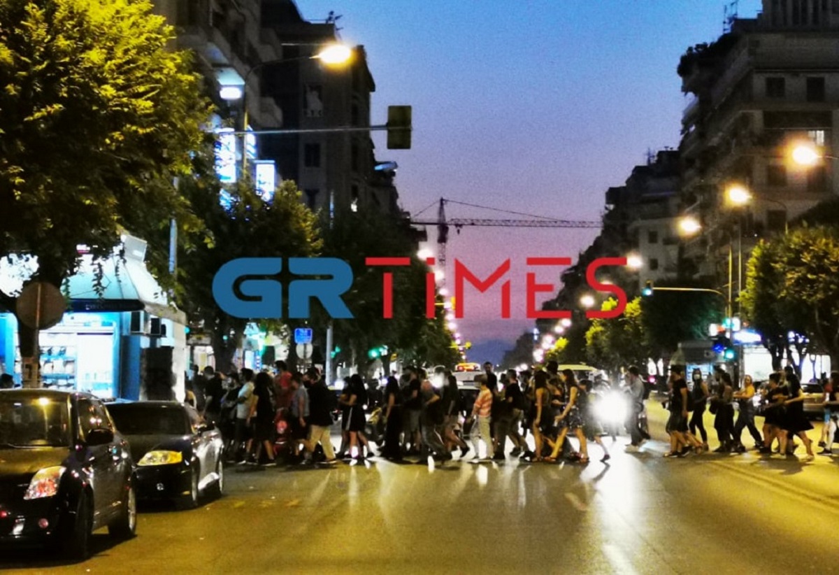 Πορεία αντιεξουσιαστών στη Θεσσαλονίκη για τους μετανάστες της Μόριας (video)