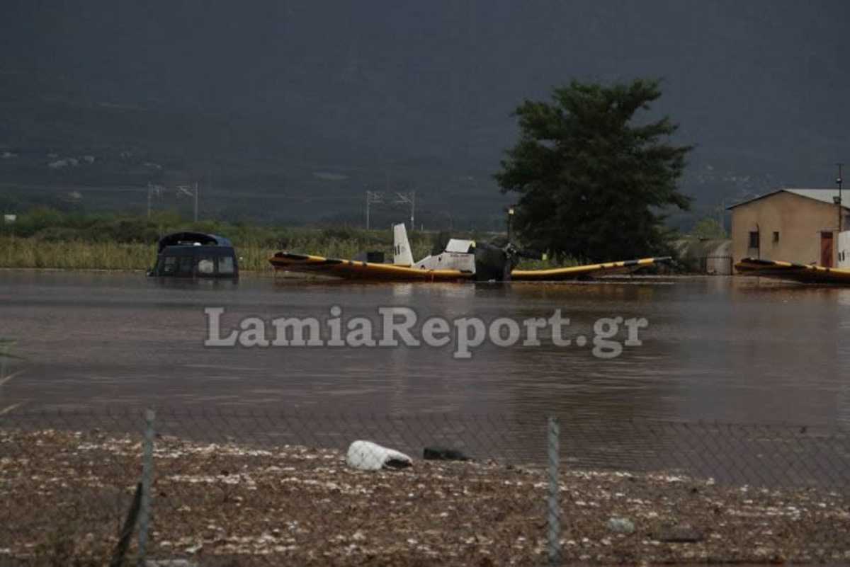 Λαμία – Ιανός: Βούλιαξαν ακόμα και τα πυροσβεστικά αεροπλάνα (pics)