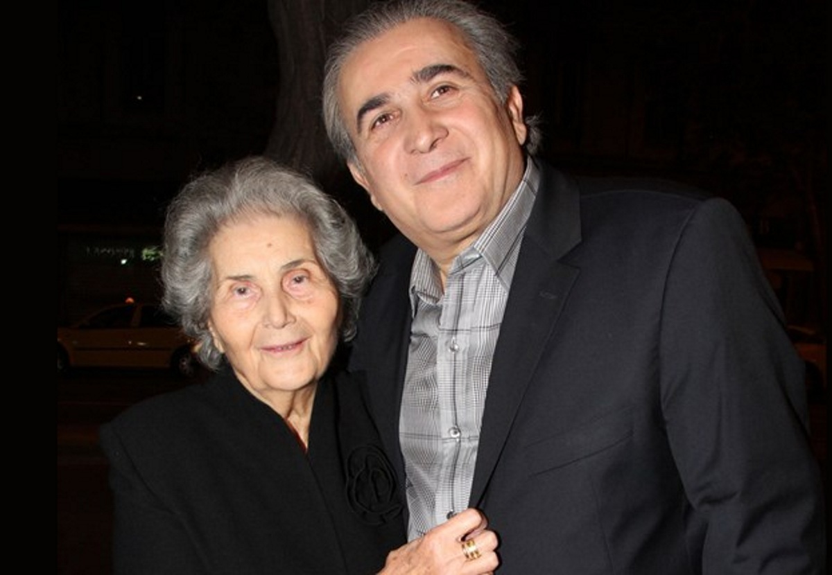 Ραγίζει καρδιές ο Λάκης Λαζόπουλος με τις φωτογραφίες από το πατρικό και τους γονείς του