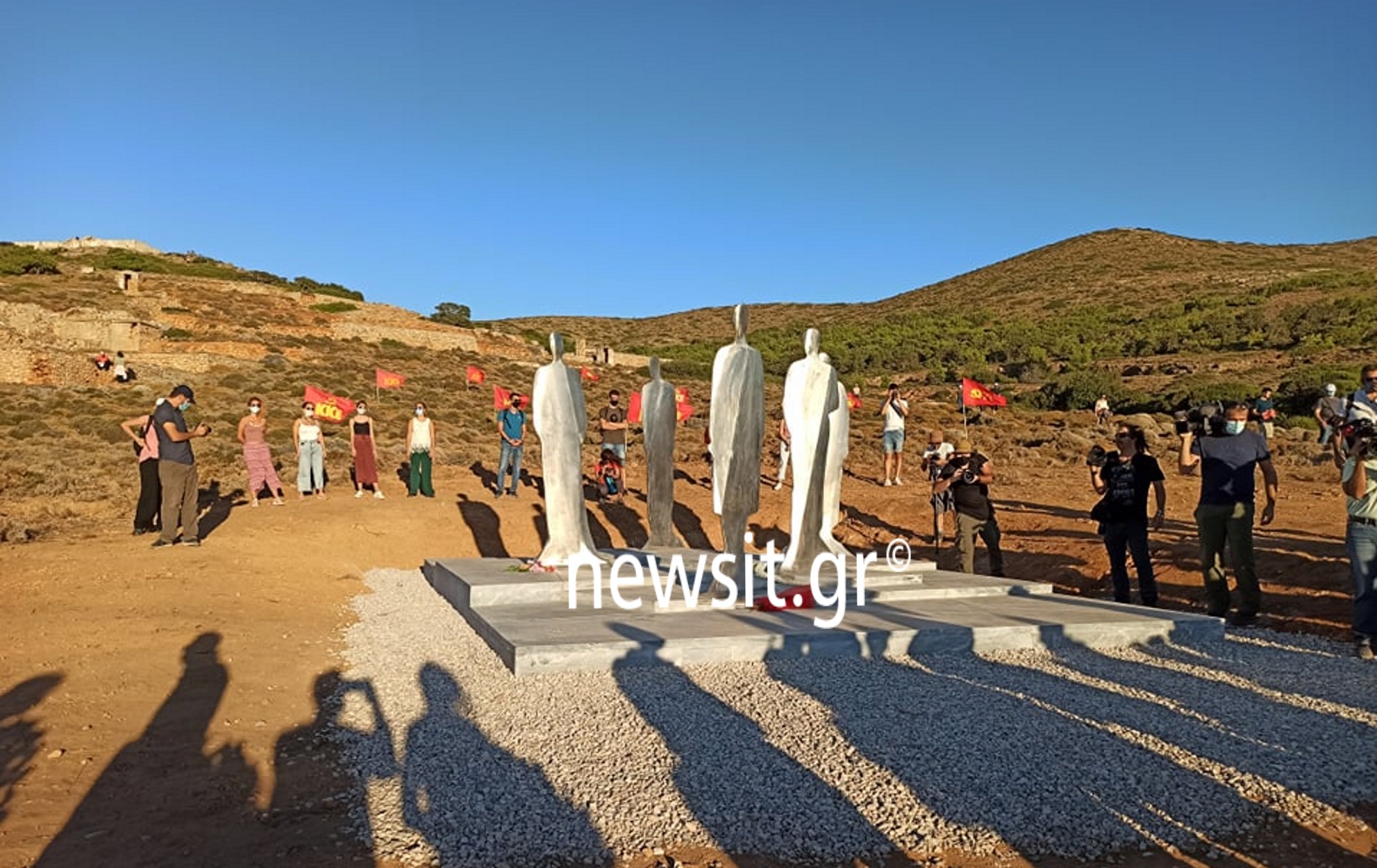 ΚΚΕ: Σε κλίμα συγκίνησης τα αποκαλυπτήρια του μνημείου στην Μακρόνησο (pics)
