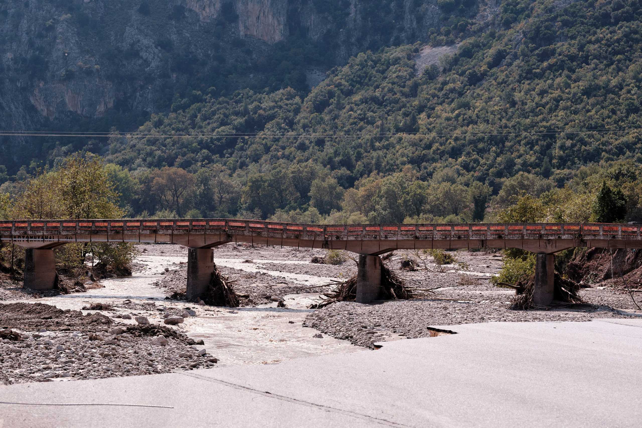 ΥΠΠΟΑ: “Δύο μέτρα νερό και λάσπη στο Αρχαιολογικό Μουσείο Καρδίτσας”