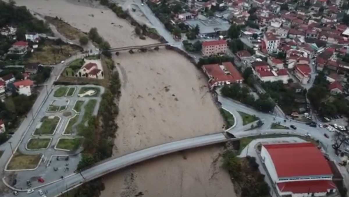 Καρδίτσα – Ιανός: Πλάνα από drone στο πλημμυρισμένο Μουζάκι
