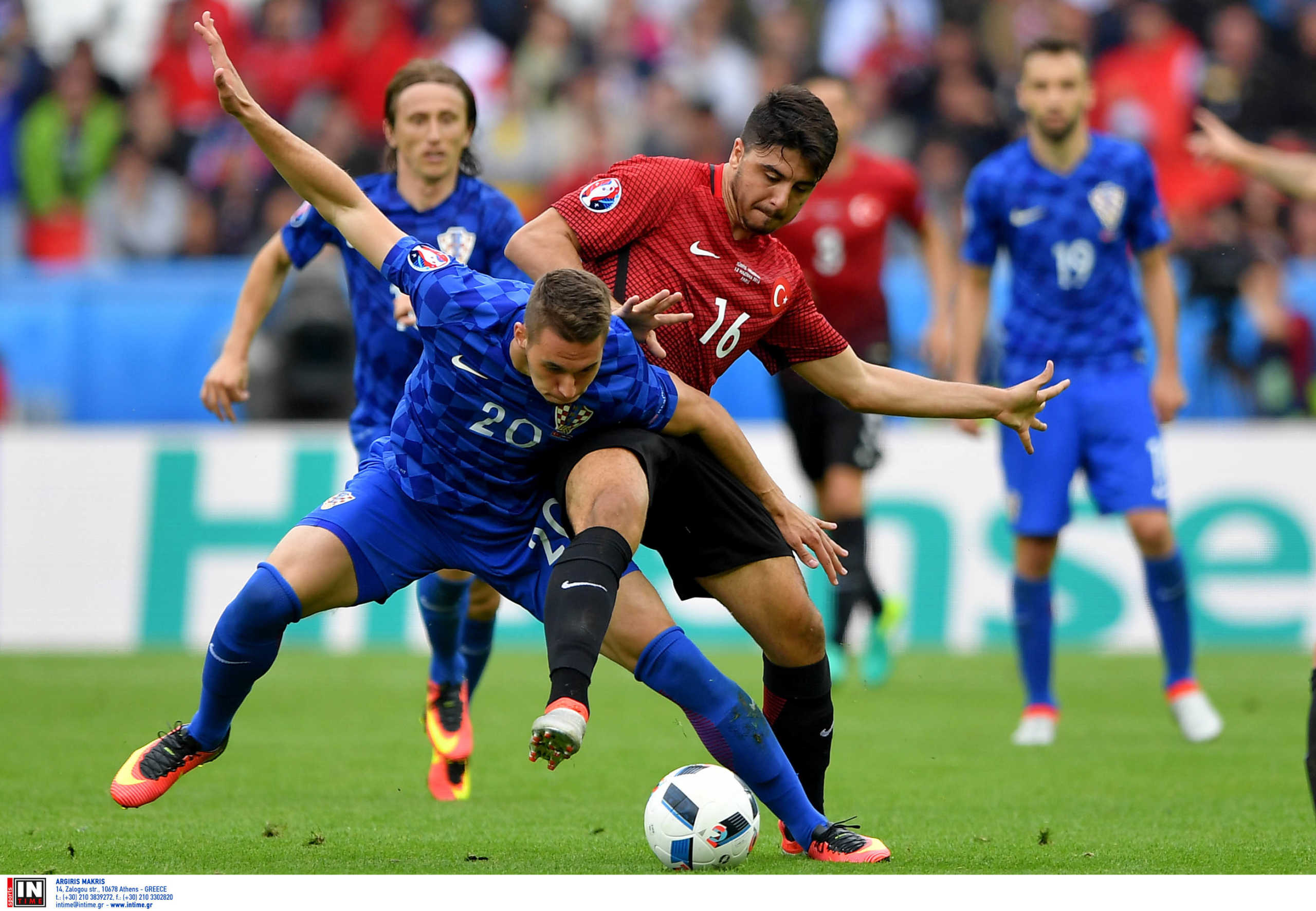 PARIS,FRANCE,12.JUN.16 - SOCCER - UEFA European Championship 2016, international match, Turkey vs Croatia. Image shows Marko Pjaca (CRO) and Ozan Tufan (TUR). Photo: GEPA pictures
