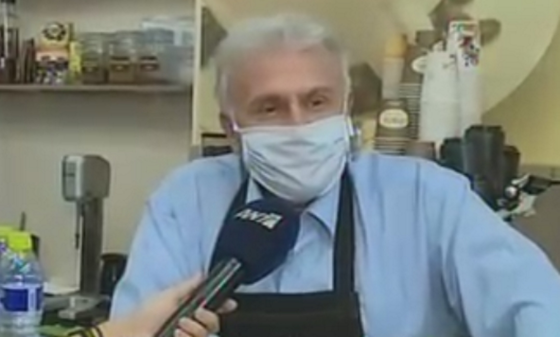 Θεσσαλονίκη: Ο Παναγιώτης Ψωμιάδης ξεφουρνίζει τυρόπιτες και ξεσπάει! Ο κορονοϊός, οι μάσκες και το ουίσκι (Βίντεο)